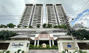 Centre Point Residence Phrompong