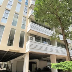 Twin Peaks Sukhumvit suites